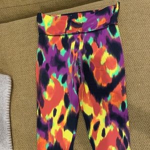 Rainbow patterned cropped leggings